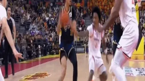 莱万梅开二度，穆勒送出乌龙助攻，拜仁慕尼黑4-1击败菲尔特